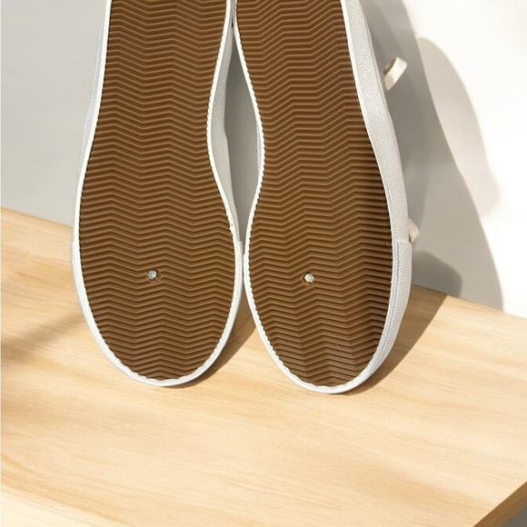 LUCKY BRAND- DYLLIS SNEAKER SAMPLE SIZE 5.5 - Picture 2 of 5